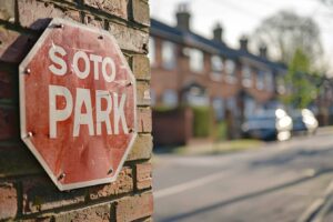 Stop park : comment choisir et installer un dispositif anti-stationnement efficace pour votre propriété